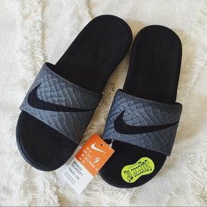 Never been worn Nike slides